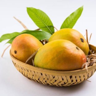 beautiful-mango-fruit-with-leaves